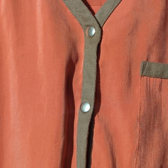 Chico's Burnt Orange Snap Front Blouse w/ Suede Like Trim Women's Sz 1 (Med.-8) - Picture 3 of 8